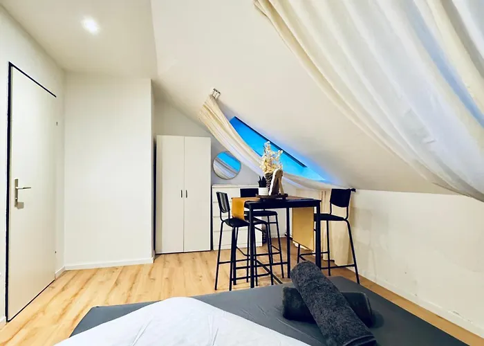 Apartman Comfortable 5-bedroom For 13 Near Train Station *