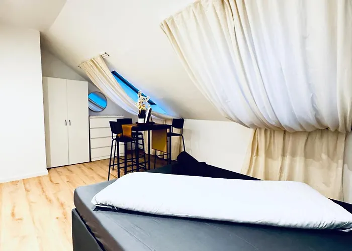 Comfortable 5-bedroom For 13 Near Train Station *