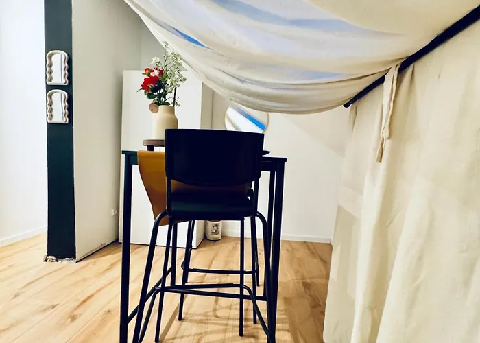 Apartman Comfortable 5-bedroom For 13 Near Train Station