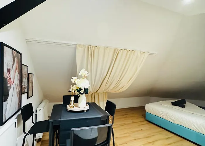Apartman Comfortable 5-bedroom For 13 Near Train Station *