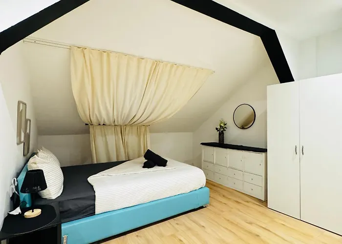 Comfortable 5-bedroom For 13 Near Train Station Apartman Bécs