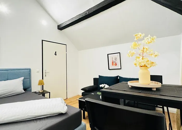 Apartman Comfortable 5-bedroom For 13 Near Train Station *