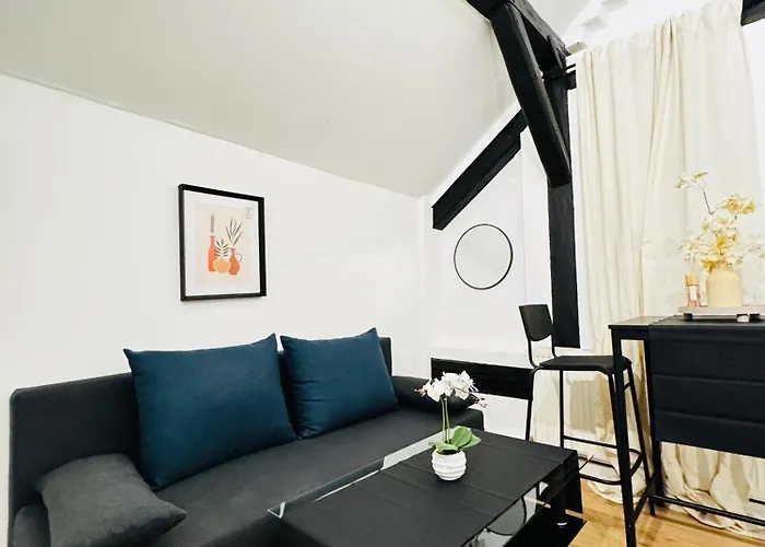 Comfortable 5-bedroom For 13 Near Train Station *