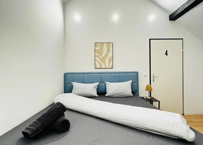Comfortable 5-bedroom For 13 Near Train Station * Bécs