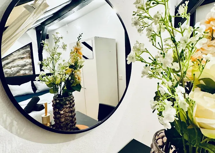 Comfortable 5-bedroom For 13 Near Train Station Bécs