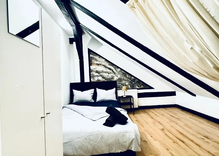 Apartman Comfortable 5-bedroom For 13 Near Train Station
