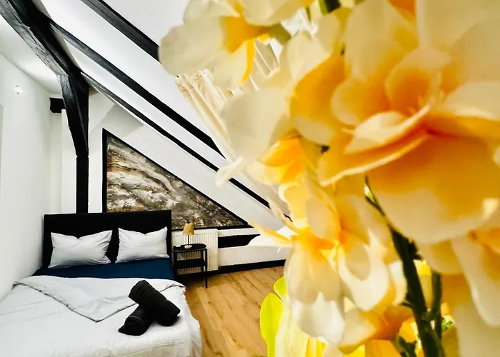 Comfortable 5-bedroom For 13 Near Train Station Apartman Bécs